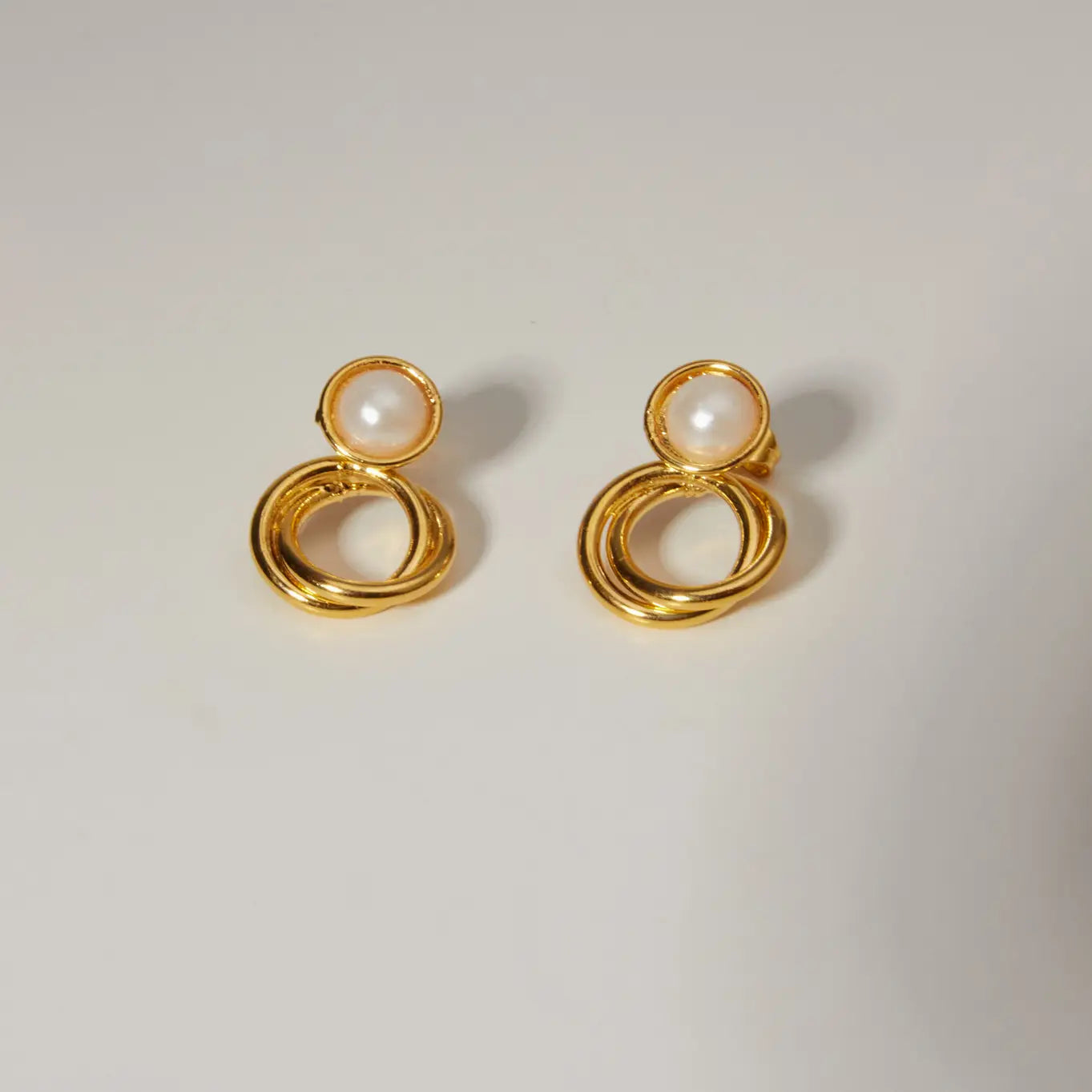 Circle Pearls Studs