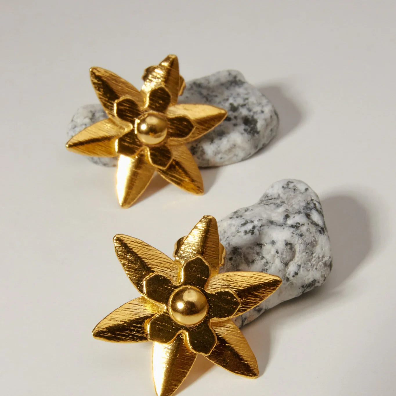 Flower Spikes Studs