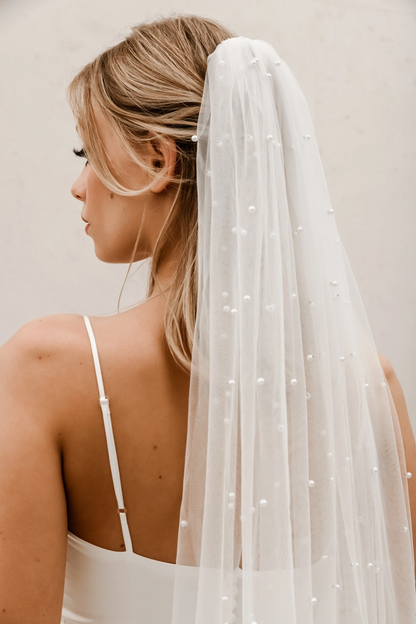 Scattered Pearl Veil